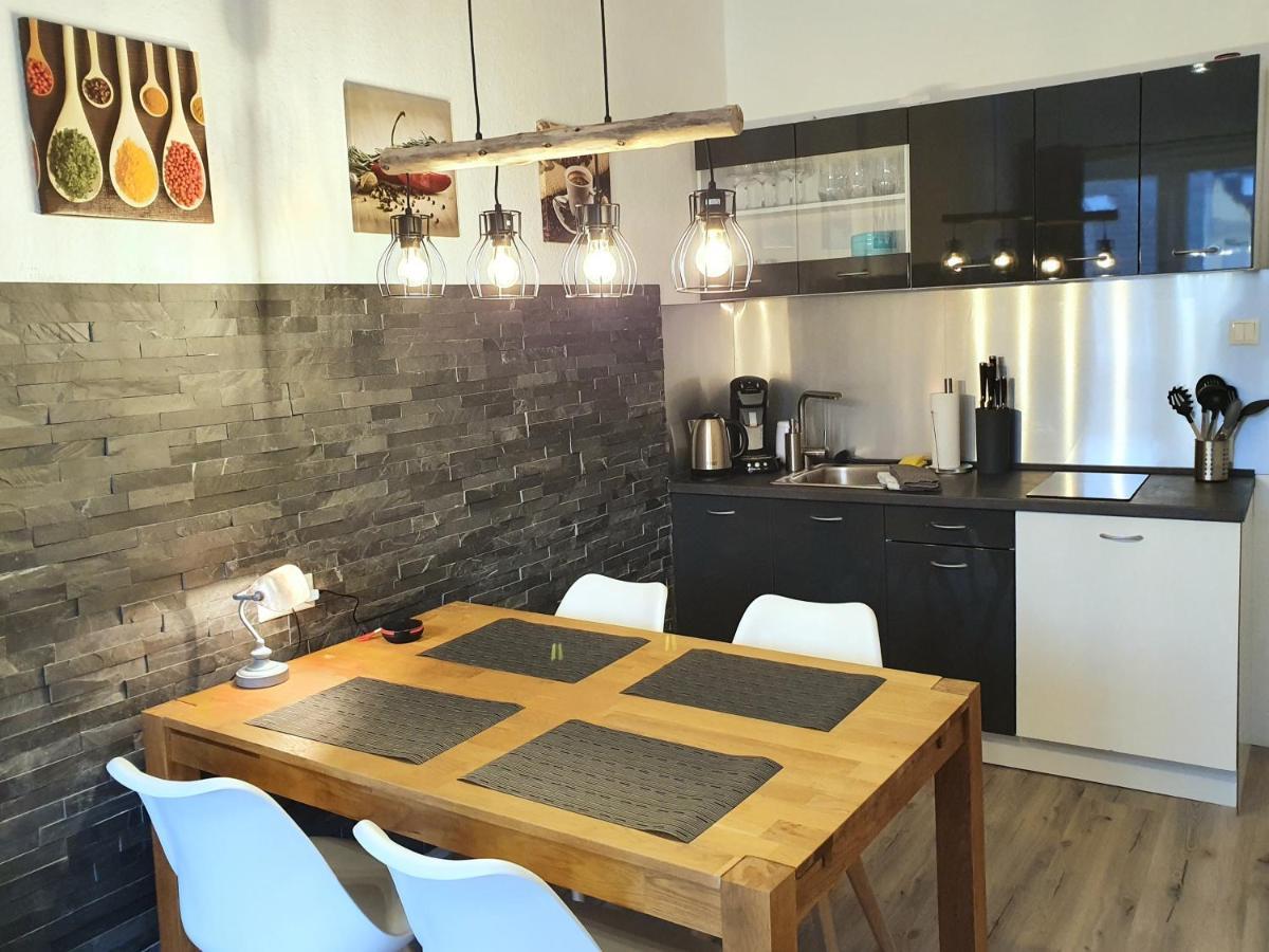 Moderne Wohlfühloase zentral in Seenähe - kostenfreie Minibar, Selbstfrühstück, Pillow menu, Smart Home, 55 Smart TVs, NETFLIX, DisneyPlus uvm Wetter  Exterior foto